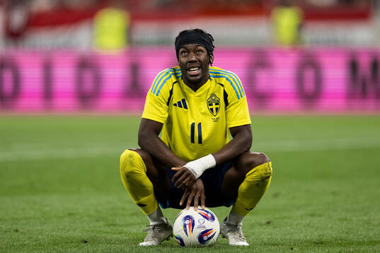 Anthony Elanga of Sweden looks dejected