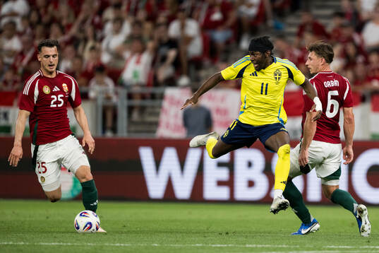 Áron Csongvai and Willi Orban of Hungary against Anthony
