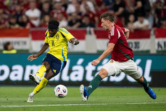 Anthony Elanga of Sweden and Willi Orban of Hungary