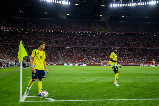 Yasin Ayari and Anthony Elanga of Sweden
