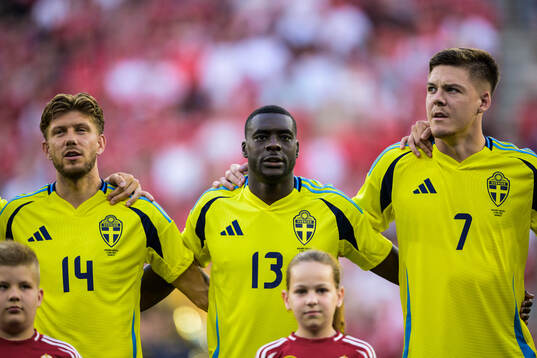 Anton Salétros, Ken Sema and Emil Holm of Sweden singing
