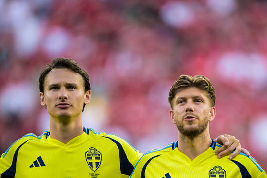 Hjalmar Ekdal and Anton Salétros of Sweden singing the