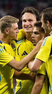 Yasin Ayari of Sweden celebrates with Alexander