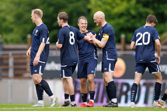 Bläddra bland fler bilder av Fotboll, Div 2 Västra Götaland, Varbergs GIF - Tvååker