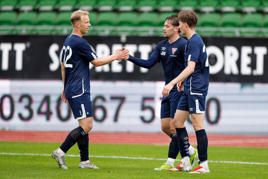Tvååkers William Borgryd jublar med Hugo Rödin och Albin