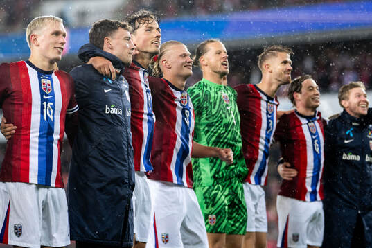Sander Berge, Erling Braut Haaland and goalkeeper Ørjan