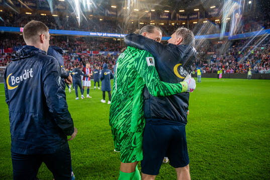 Goalkeeper Ørjan Håskjold Nyland and assistant coach Kent