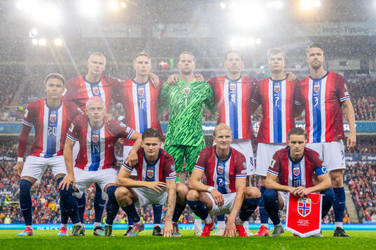 The starting eleven of Norway pose for a team photo