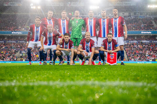 The starting eleven of Norway pose for a team photo