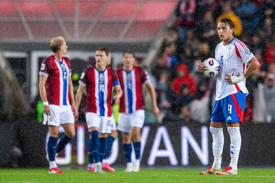 Mateo Retegui of Italy looks dejected