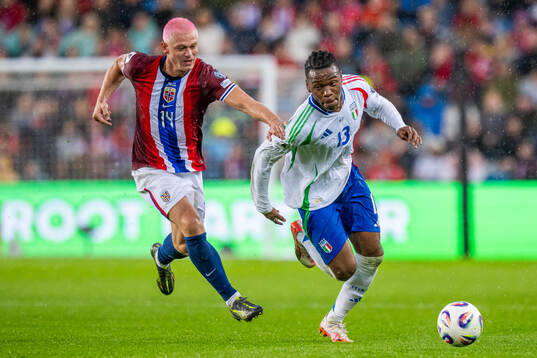 Julian Ryerson of Norway and Destiny Udogie of Italy