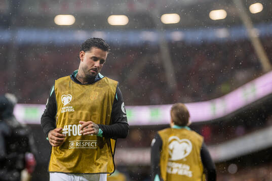 Aron Dønnum of Norway warms up