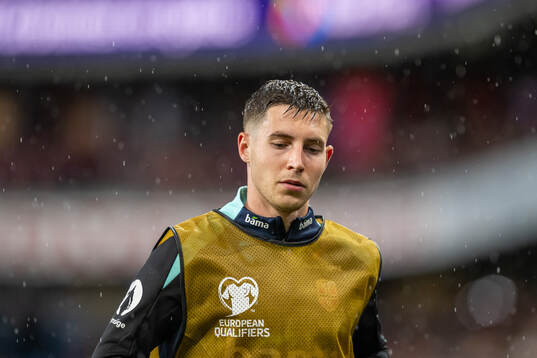 Lasse Berg Johnsen of Norway warms up
