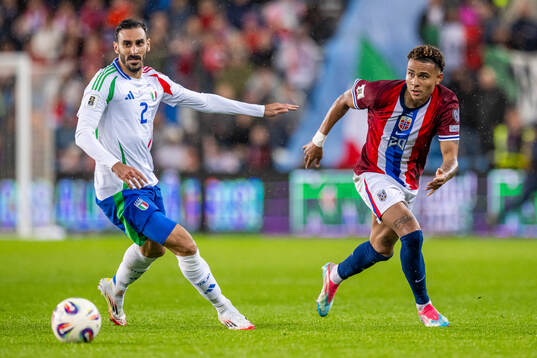 Davide Zappacosta of Italy and Antonio Nusa of Norway