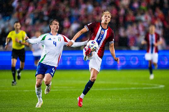 Nicolo Rovella of Italy and Morten Thorsby of Norway