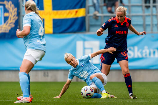 Malmö FFs Mia Persson och Djurgårdens Alexandra Jonasson