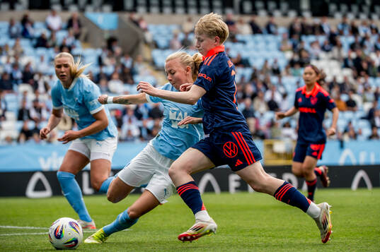 Malmö FFs Nathalie Hoff Persson och Djurgårdens Olivia