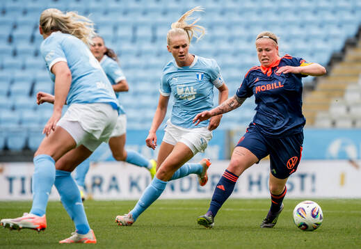 Malmö FFs Nellie Lilja och Djurgårdens Therese Åsland