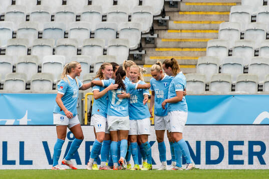 Malmö FFs speller jublar med Isabella D'Aquila