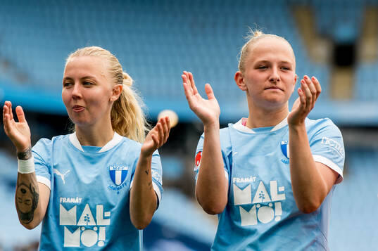 Malmö FFs Nathalie Hoff Persson och Tuva Skoog jublar
