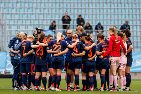 Djurgårdens spelare och ledare samlade