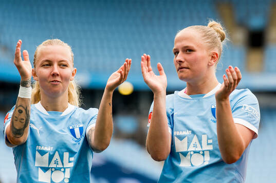 Malmö FFs Nathalie Hoff Persson och Tuva Skoog jublar