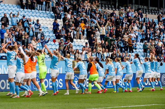 Malmö FFs spelare och supportrar jublar