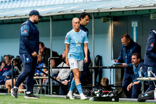 Malmö FFs Beatrice Persson lämnar planen