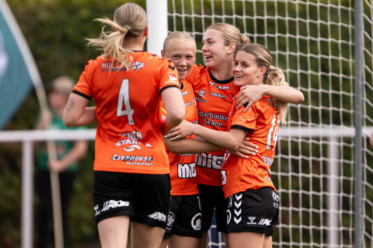 Bläddra bland fler bilder av Fotboll, Damallsvenskan, Alingsås - Kristianstad