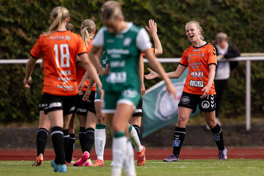Kristianstads Katla Tryggvadottir jublar