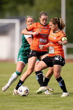 Alingsås Moa Öhman, Kristianstads Sofia Reidy och Emma
