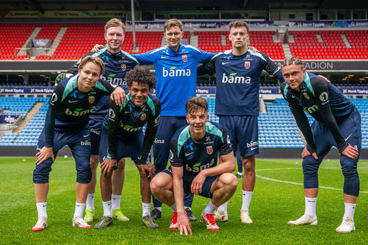 Andreas Schjelderup, goalkeeper Mathias Dyngeland, Oscar