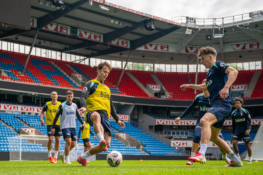 Felix Horn Myhre and Jostein Gundersen of the Norwegian