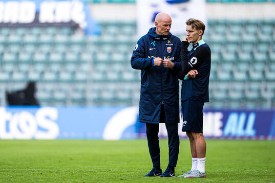 Head coach Ståle Solbakken and Martin Ødegaard of the