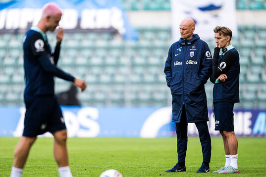Head coach Ståle Solbakken and Martin Ødegaard of the