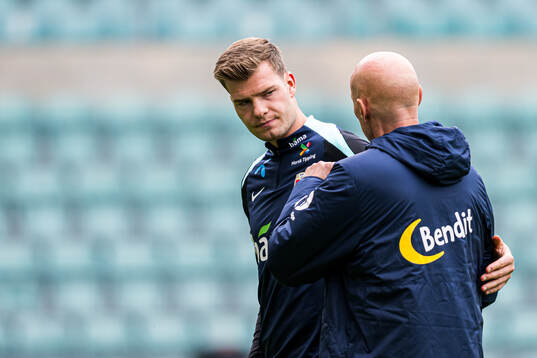 Alexander Sørloth and head coach Ståle Solbakken of the