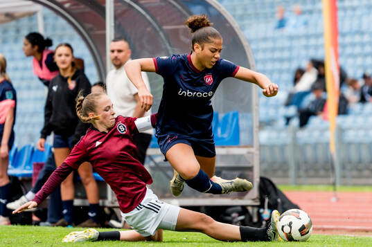Sparta Prahas Viktorie Smutna och LA Breakers Madelyn
