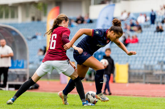 Sparta Prahas Jasmina Fischerova och LA Breakers Madelyn