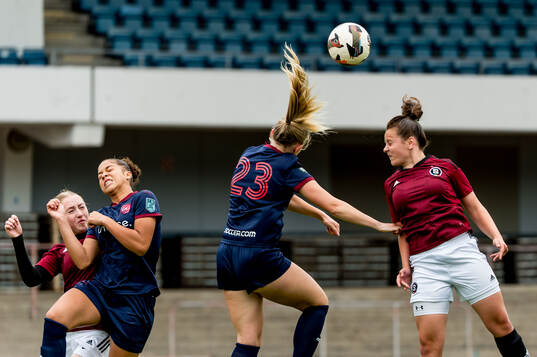 LA Breakers Avery Kline och Sparta Prahas Eliska Kryslova