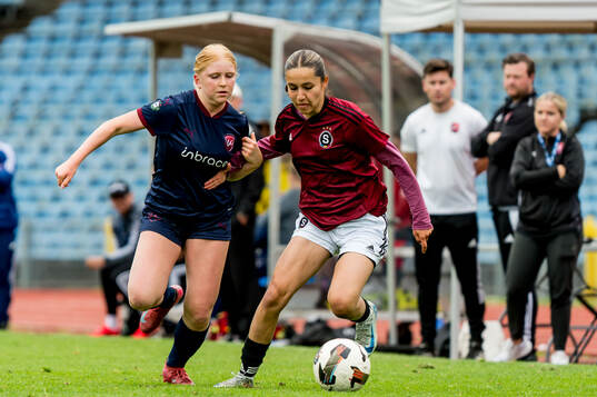 LA Breakers Maya Hivley och Sparta Prahas Sabina Murgacova