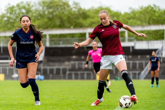 LA Breakers Gianna Marliani och Sparta Prahas Ema Hruba