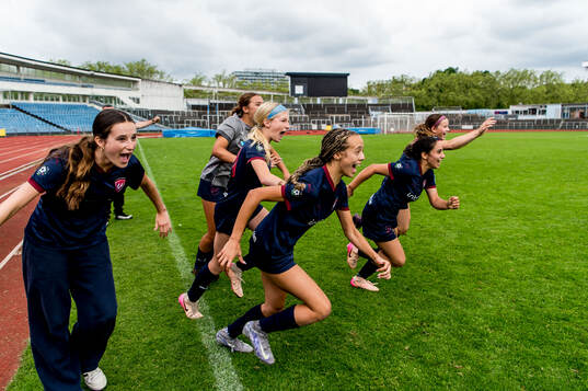 LA Breakers spelare jublar