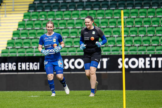 Varbergs målvakt Jasmine Strandberg och målvakt Frances