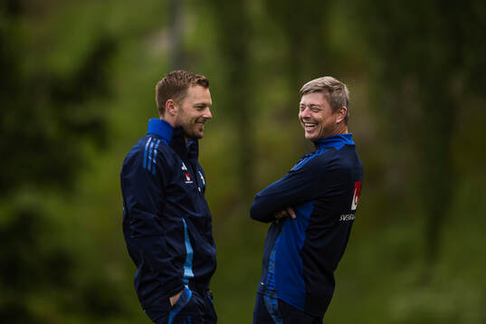 Assistant coach Sebastian Larsson and head coach Jon Dahl