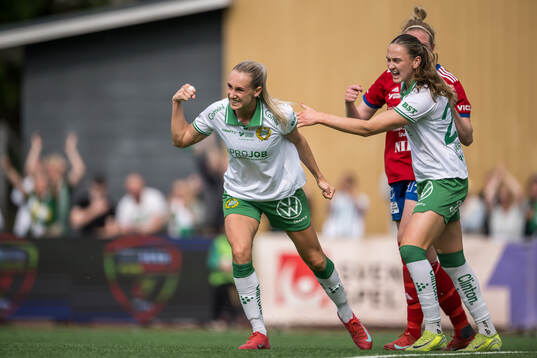 Hammarbys Ellen Wangerheim och Vilde Hasund jublar