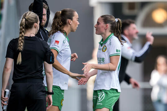 Hammarbys Athinna Persson Lundgren och Smilla Vallotto