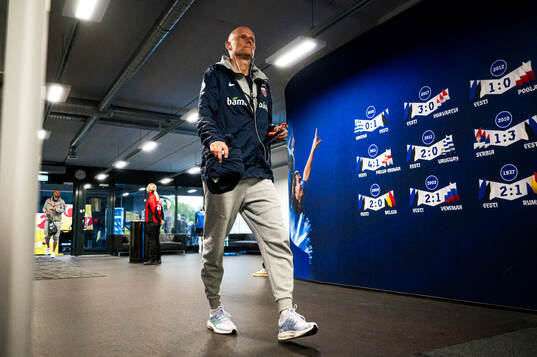 Head coach Ståle Solbakken of Norway arrives