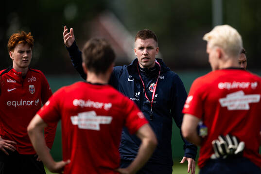 Head coach Even Sel of the Norwegian under-19 national