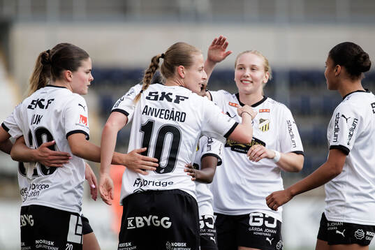 Häckens Anna Anvegård jublar