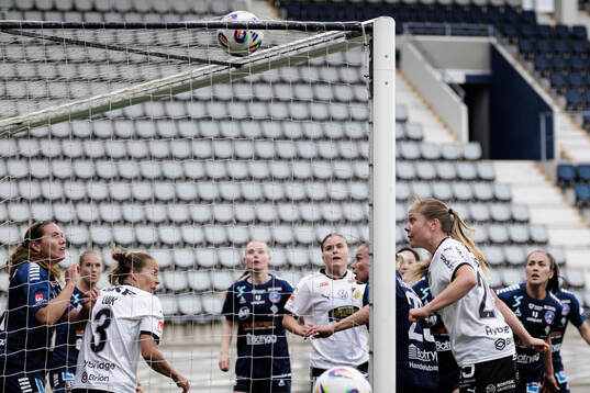 Häckens Alice Bergström jublar